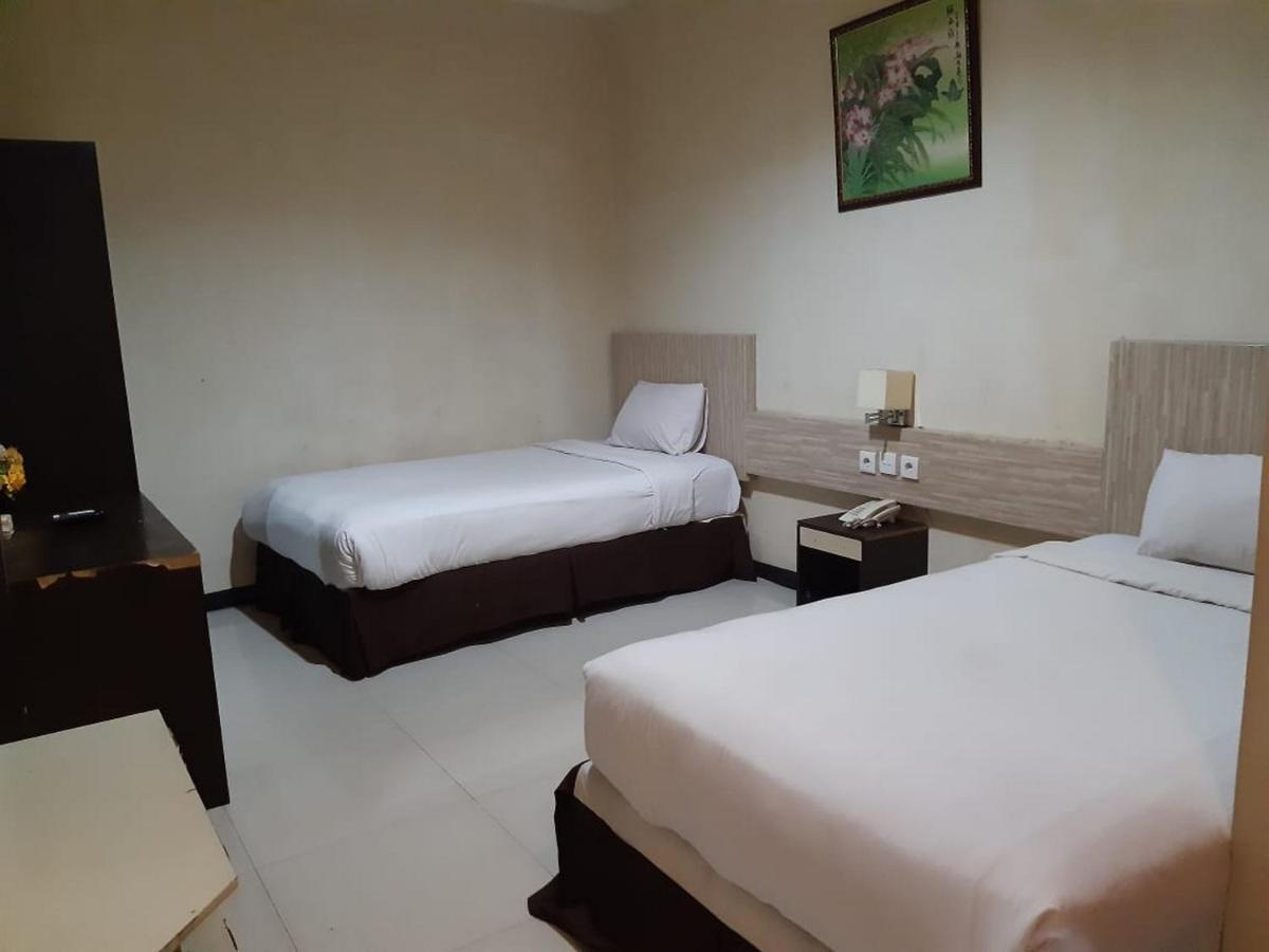 Agraha Andalas Hotel Makassar Exterior photo